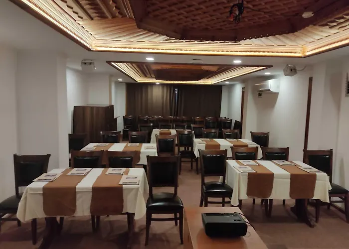 Azmakhan Ξενοδοχείο